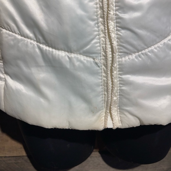 White Puffer Vest - Picture 2 of 4